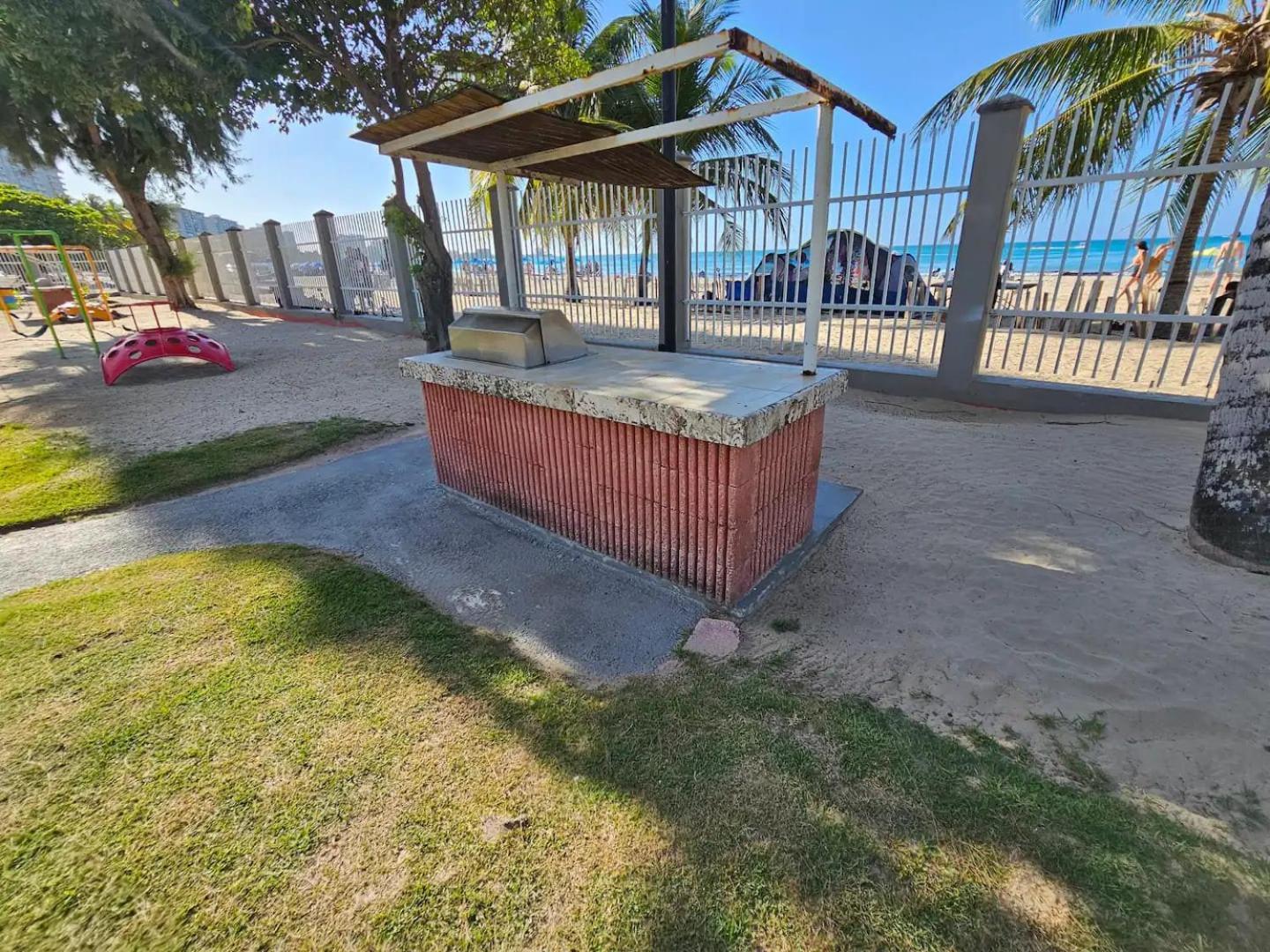 Steps From Foxwoods- Beachfront Retreat With Pools San Juan Eksteriør bilde