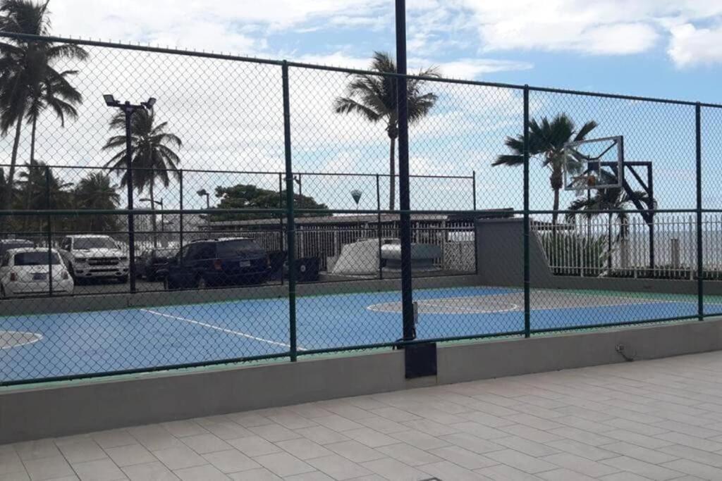 Steps From Foxwoods- Beachfront Retreat With Pools San Juan Eksteriør bilde