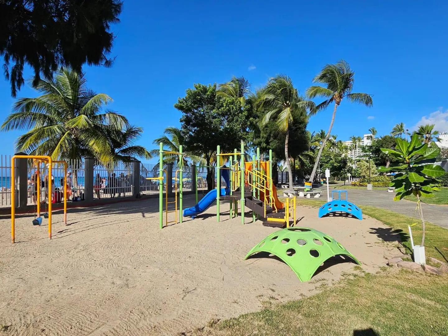 Steps From Foxwoods- Beachfront Retreat With Pools San Juan Eksteriør bilde